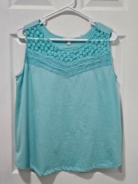 Lattice & Lace Sleeveless Floral Crochet Yoke Tank Top in Aqua Blue
